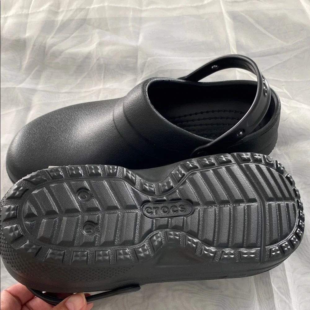 CROCS Black Sandals with Molded Design and Ventilation